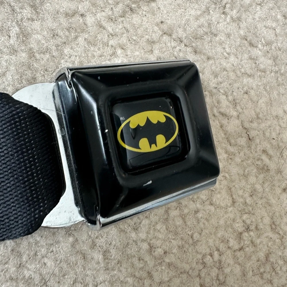 Buckle Down Seat Belt Batman L DC Comics
Yellow Bat Signal Adjustable - Picture 9 of 10